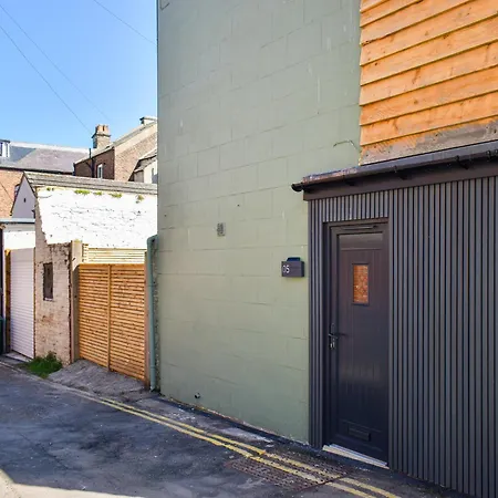 펜션 Normanby House 휫비